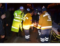 Otomobil, İşaretleme Yapan Kamyonete Çarptı: 1 Ağır Yaralı