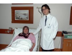 Karın Ağrısı Çeken Hastadan 3,5 Kilogramlık Yumurtalık Tümörü Çıkarıldı