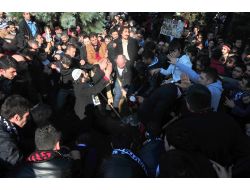 Mezarlıkta Müslüm Gürses İzdihamı