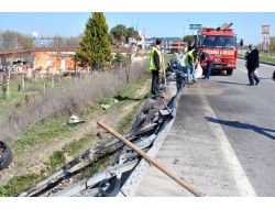 Devrilen Kamyonun Şoförü Emniyet Kemeri Sayesinde Kurtuldu