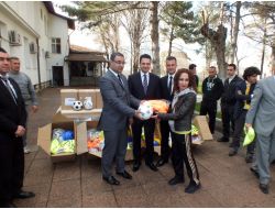 Kulüp-okul Futbolu Projesi Kapsamında Okullara Futbol Antrenman Malzemesi