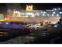 Gemideki Tır'da Çıkan Yangın Korkuttu