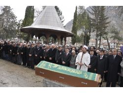 Gazeteci Lütfü Akcan, Memleketi Amasya’da Toprağa Verildi