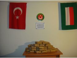 İran Sınır Kapısında 2 Milyon Tl Değerinde Eroin