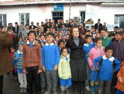 Erciş'te Gönülden Gönüle Eğitim Projesiyle Okulların Eksikleri Gideriliyor