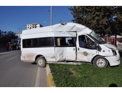 Öğrenci Servisi İle Tır Çarpıştı: 7 Yaralı