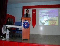 Duyarlı Öğretmen Konferans İle Öğrencilerini Okumaya Davet Etti