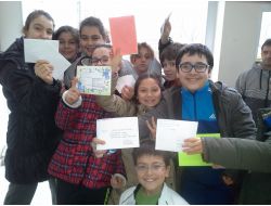 Fatihli Öğrenciler Mektup Yazıp Annelerine Gönderdi