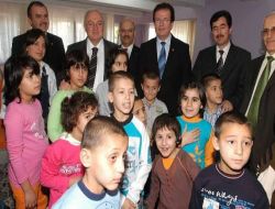 Denizli Valisi Erkmen Huzurevi, Çocuk Yuvası Ve Karakol Sakinlerinin Yeni Yılını Kutladı