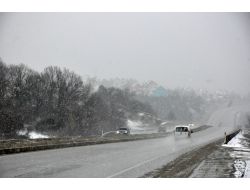 Bolu Dağı'nda Kar Yağışı Ulaşımı Etkiledi