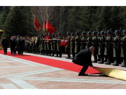 Köşkte Kral Abdullah’ı Karşılamada Rüzgar Halıyı Uçuruyordu