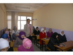 Suriyeliler Hem Okullarına Devam Ediyor Hem Türkçe Öğreniyorlar