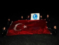 Onsekiz Mart Üniversitesi Sualtı Topluluğu Üyeleri 2009'un Son Saatlerini Denizde Geçirdi