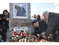 Hayırsever İş Adamı İzzet Baysal Mezarı Başında Anıldı
