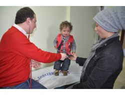 Hastanede Çocuklar Önce Çikolata Alıyor Sonra Muayene Oluyor