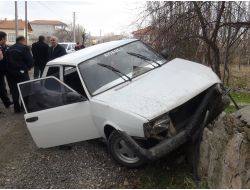 Polisten Kaçan Sürücüyü Duvar Durdurdu