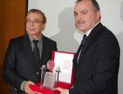 Denizli'de Eğitime Maddi Destek Veren Bereket Enerji Ödüllendirildi