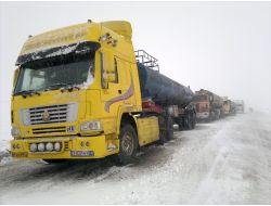 Kar Ve Tipi Nedeniyle Araçlarıyla Yolda Mahsur Kaldılar