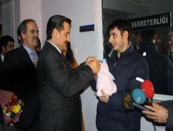 Bursa'da Yeni Yılın İlk Bebeklerini Bakan Çelik Karşıladı