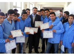 Tarsus'ta Otomasyon Kursunu Tamamlayanlara Belgeleri Verildi