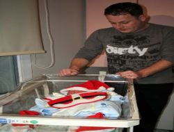 İzmir'de 2010'un İlk Bebeğine Atakan İsmi Verildi