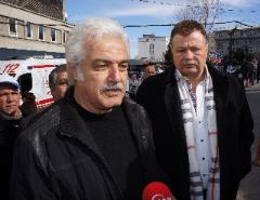 Sanatçı dostları Yiğit’i yalnız bırakmadı