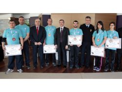 Şahinbey Belediyesi Bilek Güreşçileri 7 Madalya İle Döndü