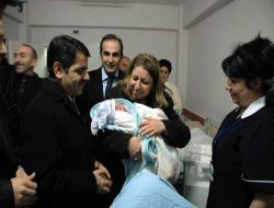 Kars'ta Yeni Yılın İlk Bebekleri Kız