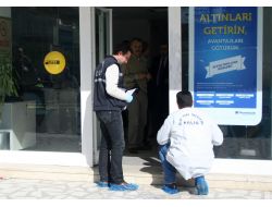 İzmir'de Bankadan 20 Bin Lira Çalan Hırsızın Otomobili Bulundu