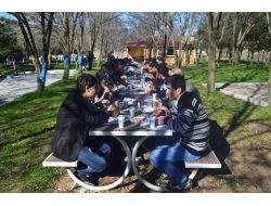 Öğrenciler Polis Abi Ve Ablalarıyla Piknikte Buluştu