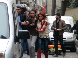 Polis, Saldırganı Vurarak Rehineyi Kurtardı