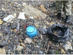 Hakkari'de El Bombası Ve Silah Ele Geçirildi