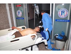 Elindeki Orağı Yanlışlıkla Sırtına Sapladı