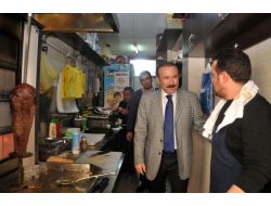 İzmit Belediyesi Başkanı Doğan, Esnafı Yalnız Bırakmıyor