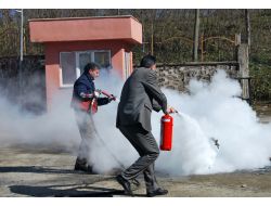 Tatbikat Gereği 4. Katta Mahsur Kalan Öğrenciyi İtfaiye Ekipleri Kurtardı