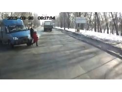 Anne Ve Kızın Görünmeyen Kazası Kamerada