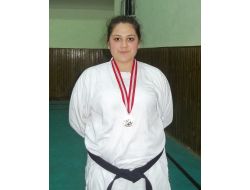 Toros Yağmur Anadolu Lisesi Öğrencisi Karatede Antalya İkincisi Oldu