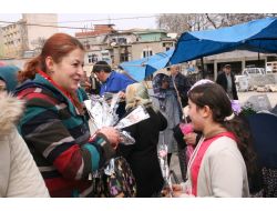 Mhp'li Kadınlar Gülnar'da Kadınlar Günü Nedeniyle 2 Bin Gül Dağıttı