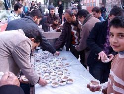 İslahiye Belediyesi Vatandaşlara Aşure Dağıttı