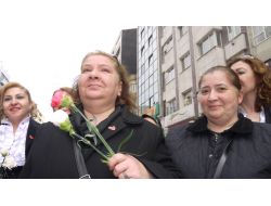 Erkekler, Kadınlar İçin Yürüdü