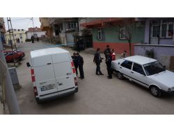 Görevliyi Kelepçeleyip 70 Bin Liralık Sigara Çaldılar