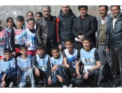 Hakkari'deki Yarışta Sudanlı Şerafettin'e Büyük İlgi