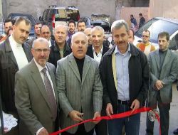 Krize Rağmen Yeni Yılın İlk Gününde İşyeri Açtı