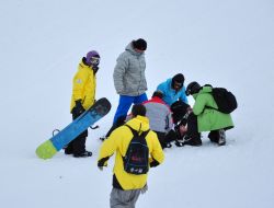 Dünya Gençler Snowboard Şampiyonası’nda Yaşanan Kazalar Korkuttu