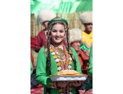 Türkmenistan’da Kadınlara 8 Mart İkramiyesi