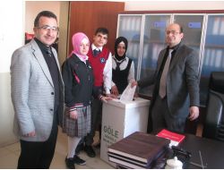 İmam Hatip Öğrencileri Kağıt Çöpleri Ekonomiye Kazandıracak