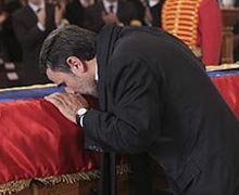 Ahmedinejad Chavez'e ağladı!