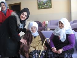 Belediye Başkanı'nın Eşi Nurgül Arslan, Huzurevinde Kalan Kadınları Ziyaret Etti