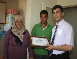 Yemin Töreni İçin Isparta'ya Gelen Asker Ailelerini Ağırlayanlara Plaket Verildi