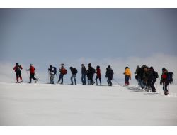 Hakkari'de 'Kış Doğa Yürüyüşü' Yapıldı